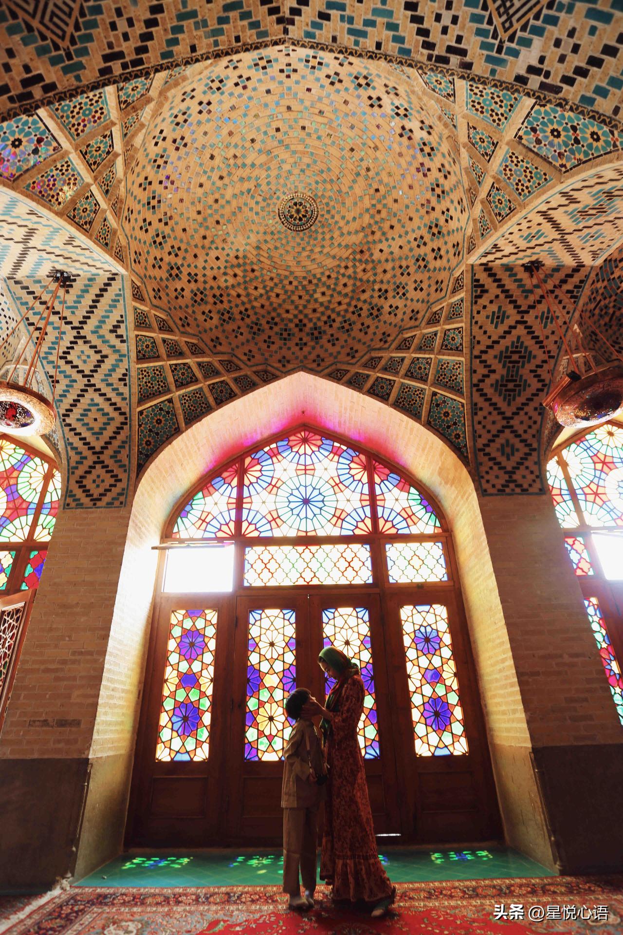 8年前的伊朗回忆，心里一下子就有感触了
那一幕机场的温暖，真的记一辈子
蹲下翻行