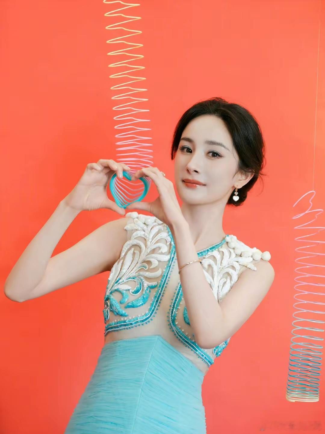 红红真好看，月初好幸福！ ​​​
