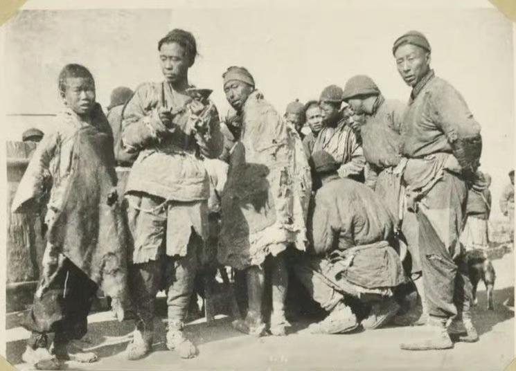 晚清1900-1910年（第1辑），《清王朝的最后十年：拉里贝的实景记录》。  