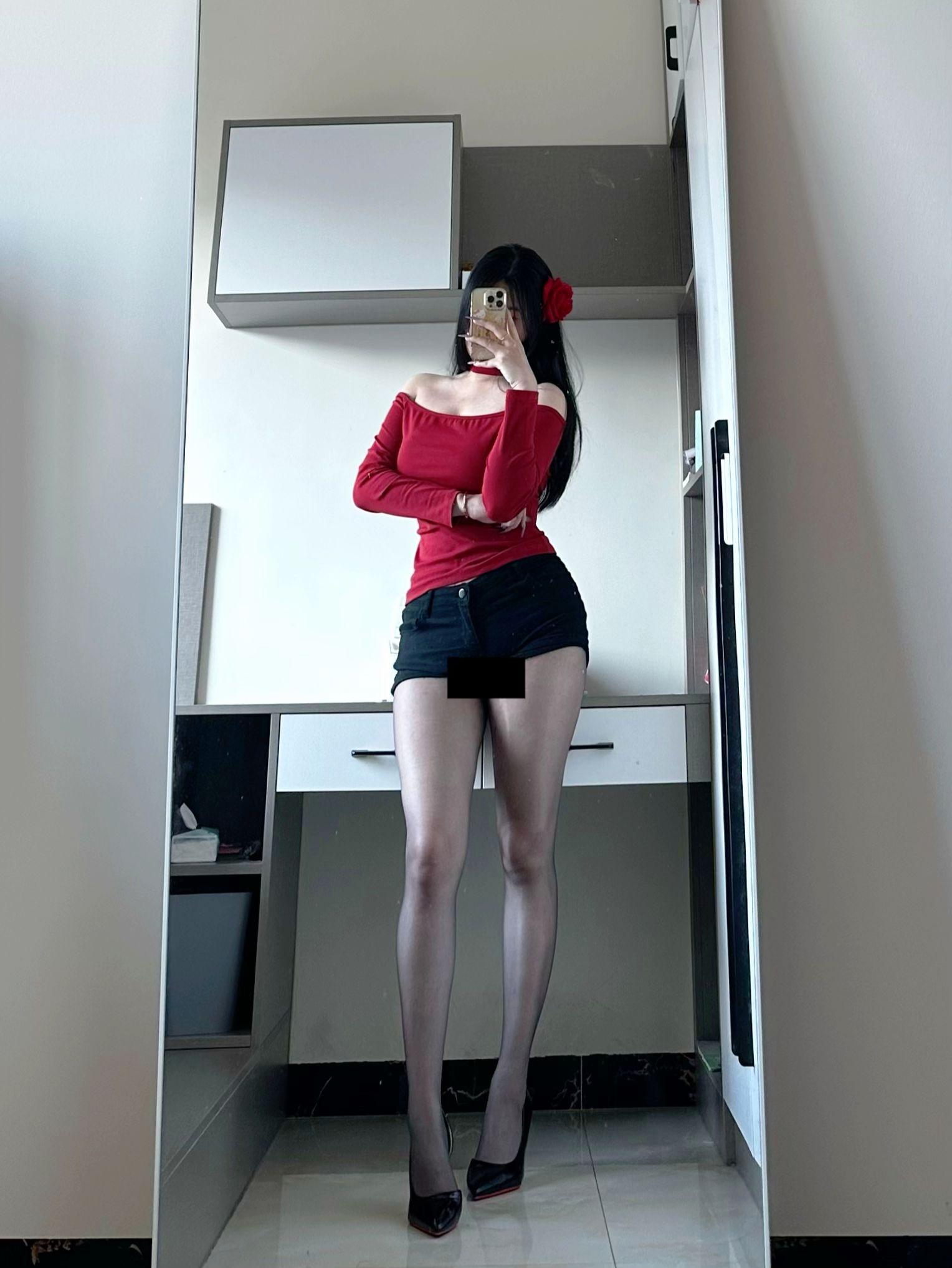 随意穿搭 腿腿 听说这是男生都喜欢的动作 那些被t恤封印的身材 御姐