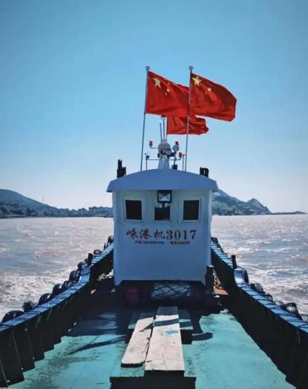 决不允许立陶宛、韩国、日本、美国船只随意悬挂五星红旗，其他国家若想悬挂必须经过中