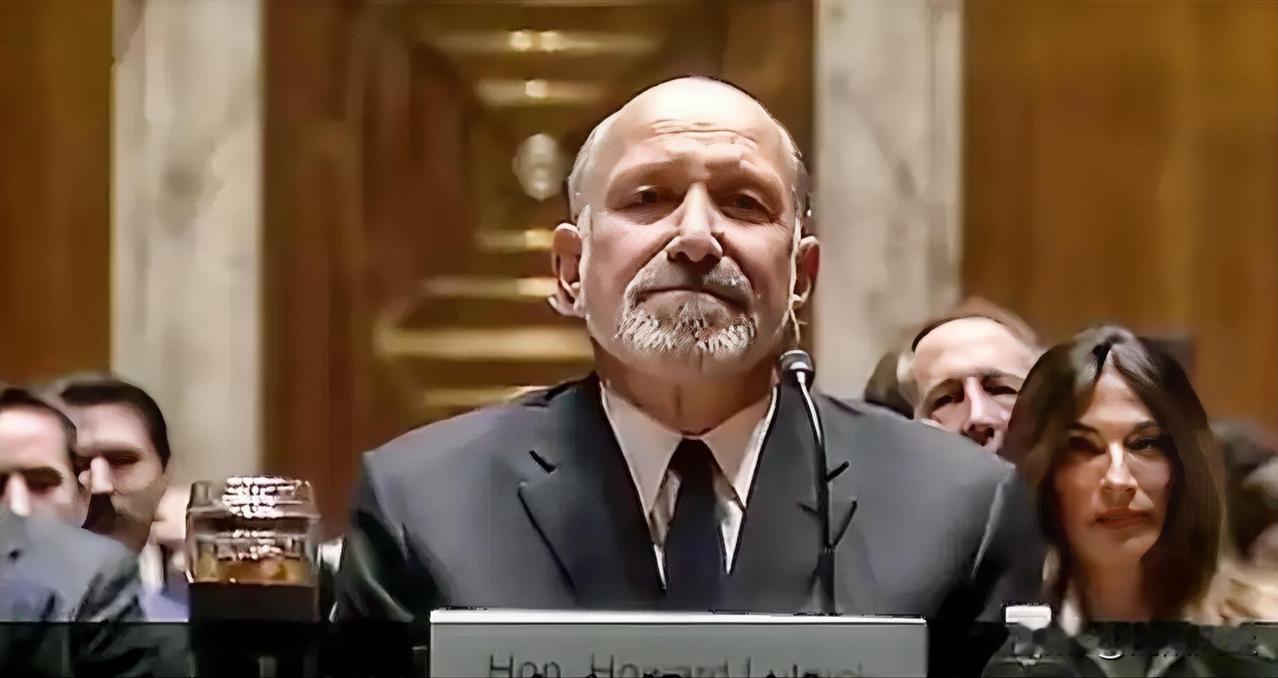 民主党参议员克里斯·范·霍伦:“我想你明白这里的核心担忧，在于你非常激烈的描述与