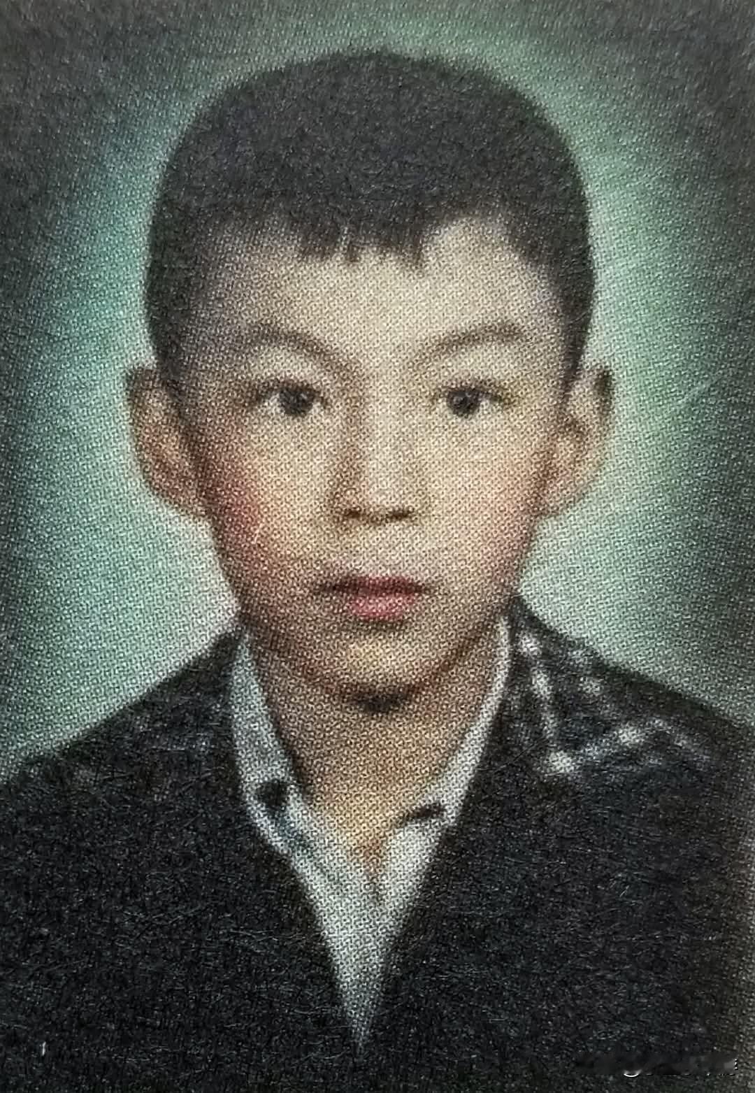 1月25日是这位香港电影人的生日，大家认出他是谁了吗？