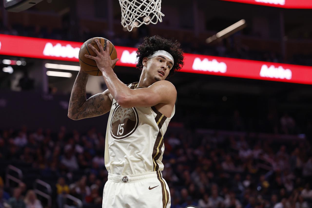 从饮水机到球队核心，桑托斯得到勇士全队认可！

来自巴西的勇士前锋桑托斯在刚进联