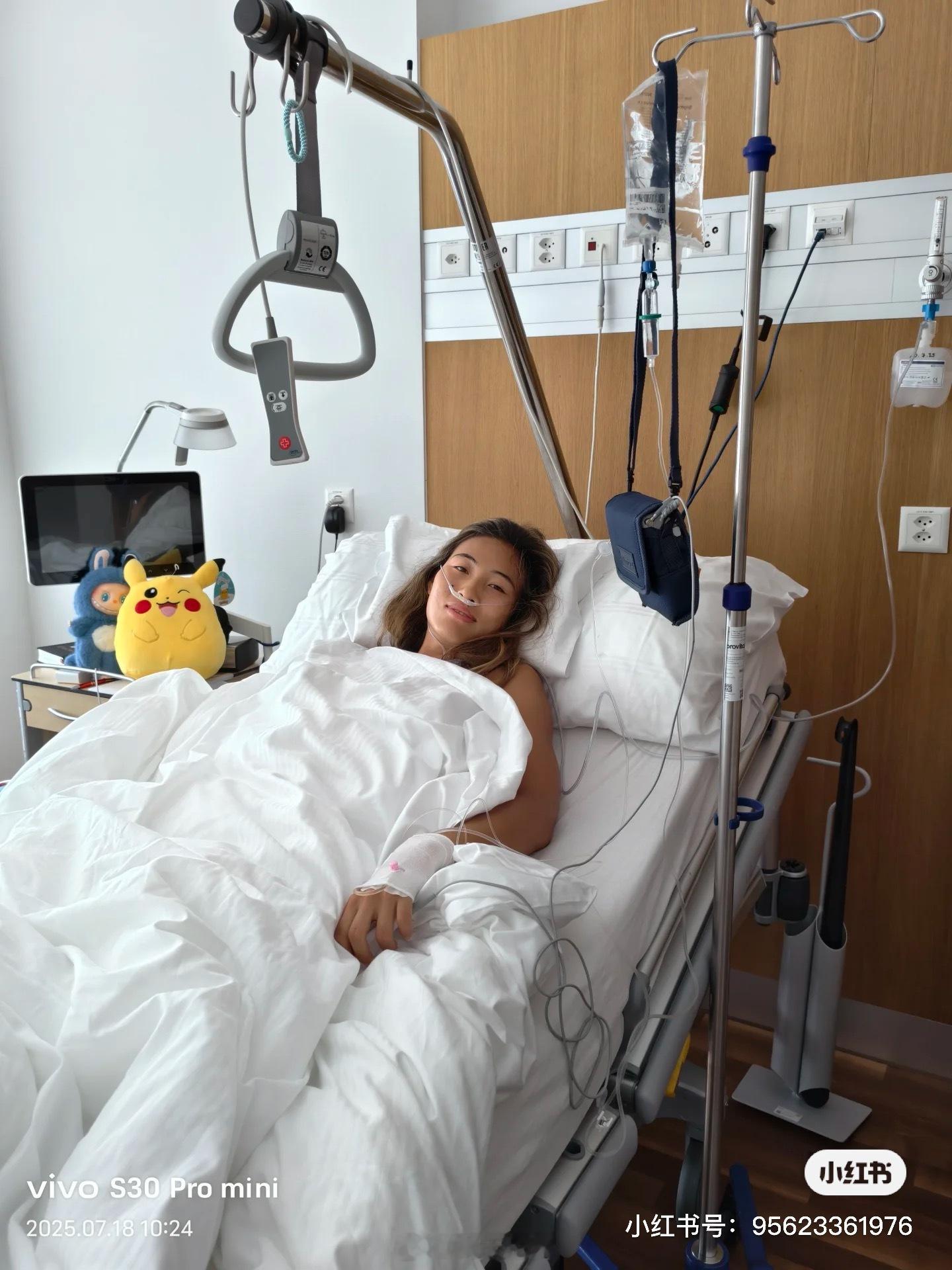 郑钦文完成右肘手术郑钦文说等我满血回来郑钦文：按下暂停键，为了更好地归来近一段时