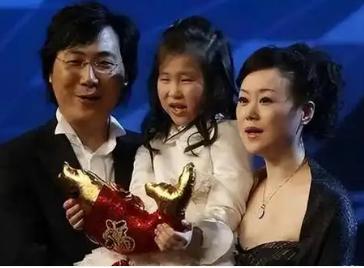 1989年上海，寒门学子廖昌永和富家女王嘉谈恋爱，王嘉父母专程来到上海音乐学院看