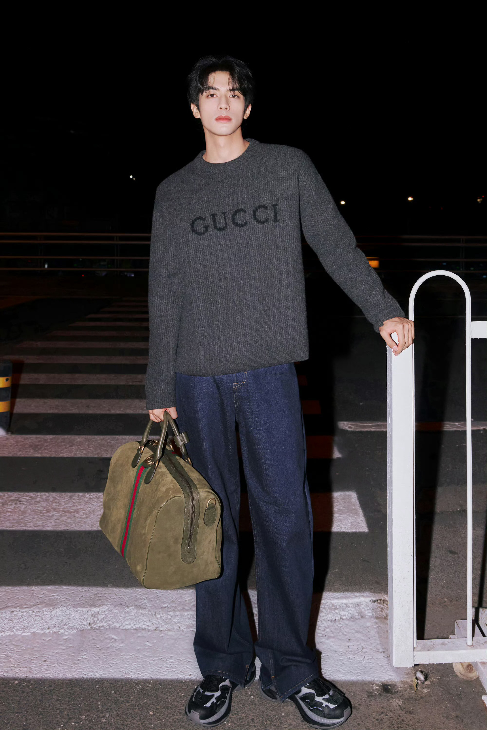 宋威龙✖️Gucci 2026春夏大秀机场出发 ✈️ 📷 米兰时装周时装周 ​