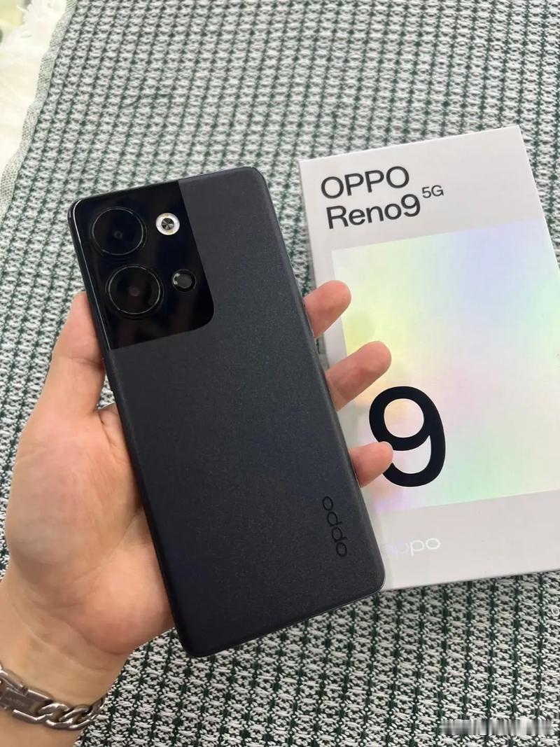 曲面屏逐步退场 + OPPO R9pro超薄机身、续航硬伤的契合思考
 
曲面屏