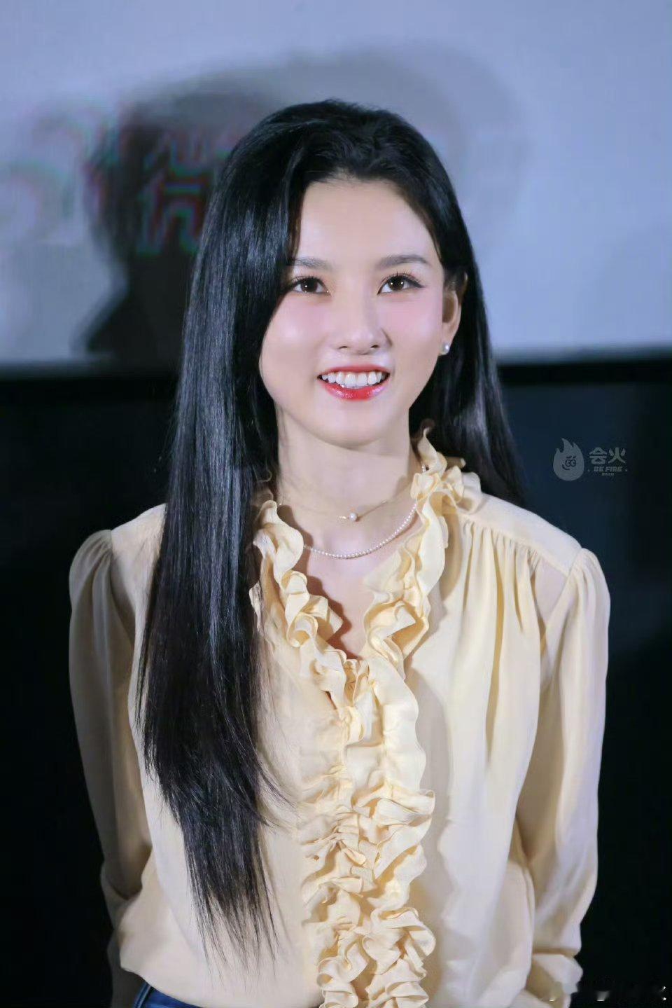 宋祖儿剧宣活动 宝宝你是一个糯米糍[哇][哇][哇]让我把你吃掉！宋祖儿｜半夏｜