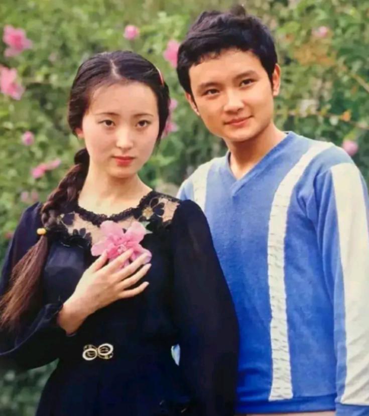 2007年，“林黛玉”陈晓旭去世，有人给“贾宝玉”欧阳奋强打电话，让他来参加葬礼