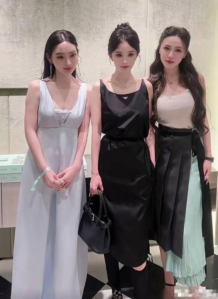 杨幂与素人合照，路人视角下的她好看吗？ 