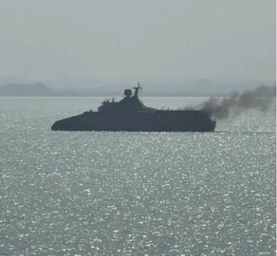 战斗至最后一刻！伊朗600吨小舰硬扛美军空袭，中弹后仍拼死还击
 
在近期持续升