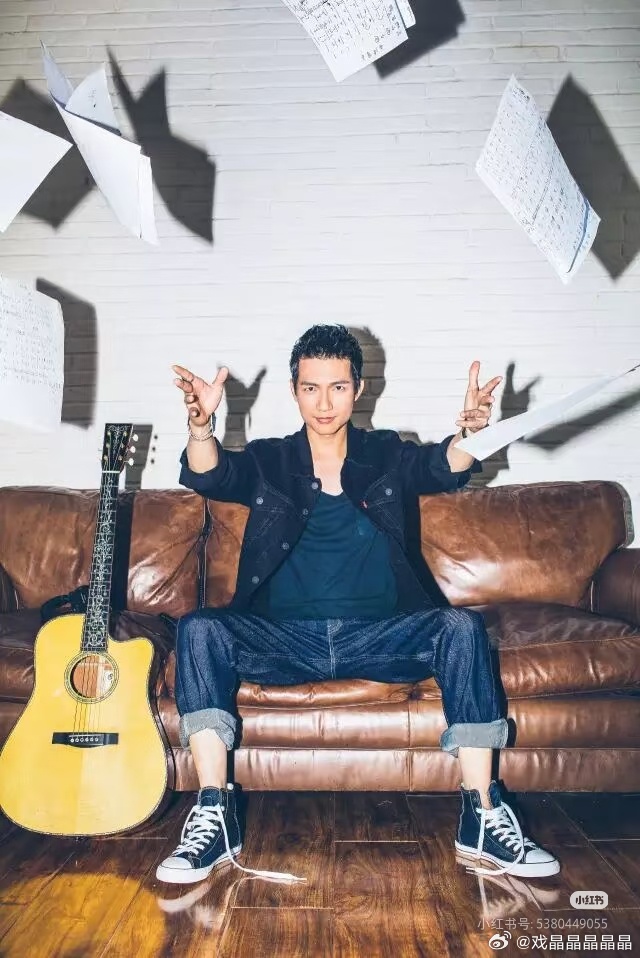 Wow，陈楚生10年前拍的时尚杂志太潮了，又潮又man！ 