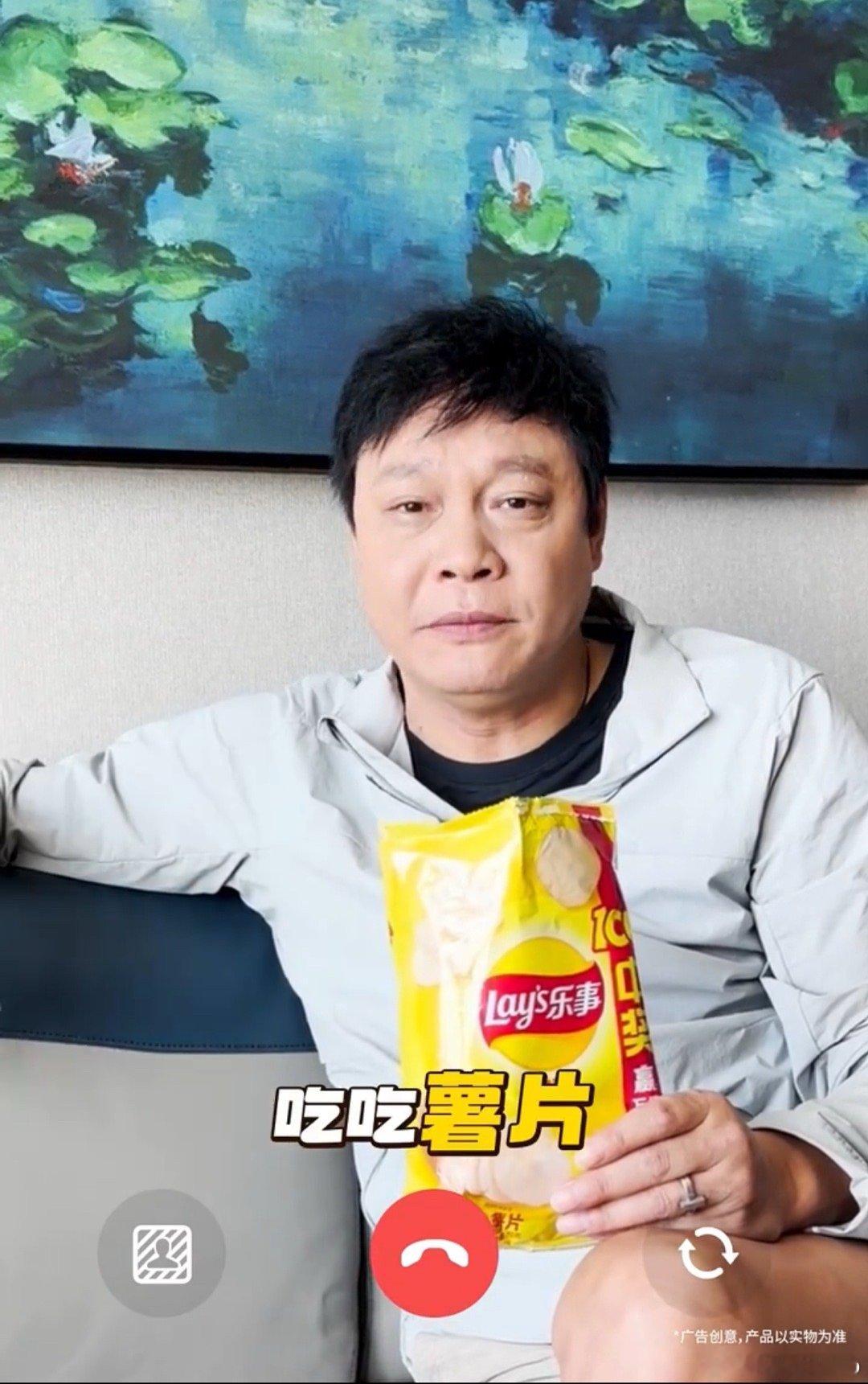 笑死，绿茵场上气场全开的范大将军，回家秒变和孩子抢薯片的吃货老爸！无论在多么严肃