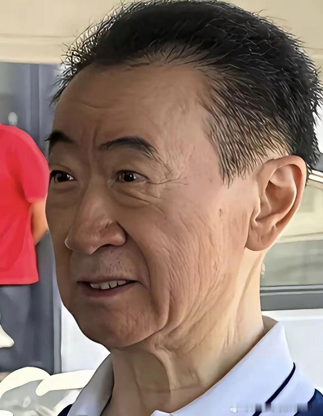 王健林辛苦劳累相，看着有点令人心疼，他是有良心有担当的企业家，地产不景气不仅没有