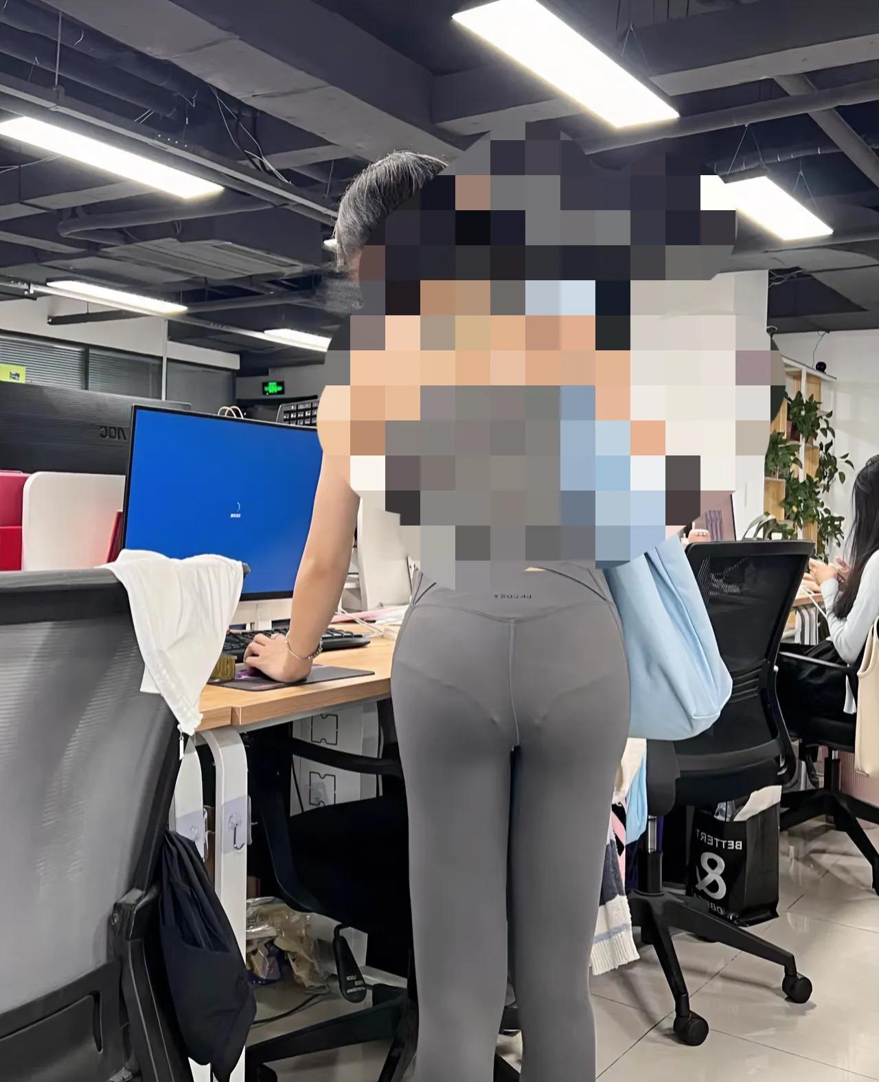 单位新来一女大学生，实习期间竟干一些不着调的事！她每次在下班前五分钟跑卫生间换衣