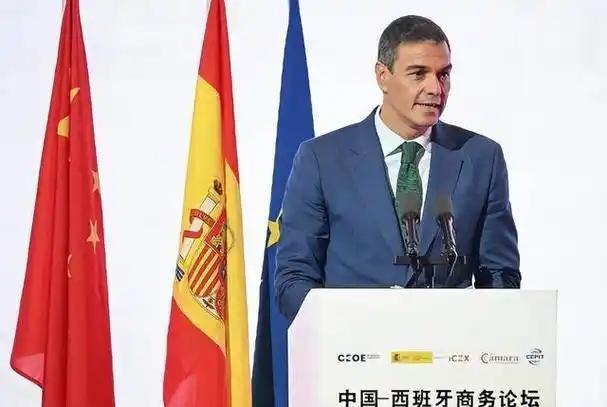 美国不好过，被北约盟友背后捅一刀关闭领空，百年前的仇现在清算..
 
当地时间3