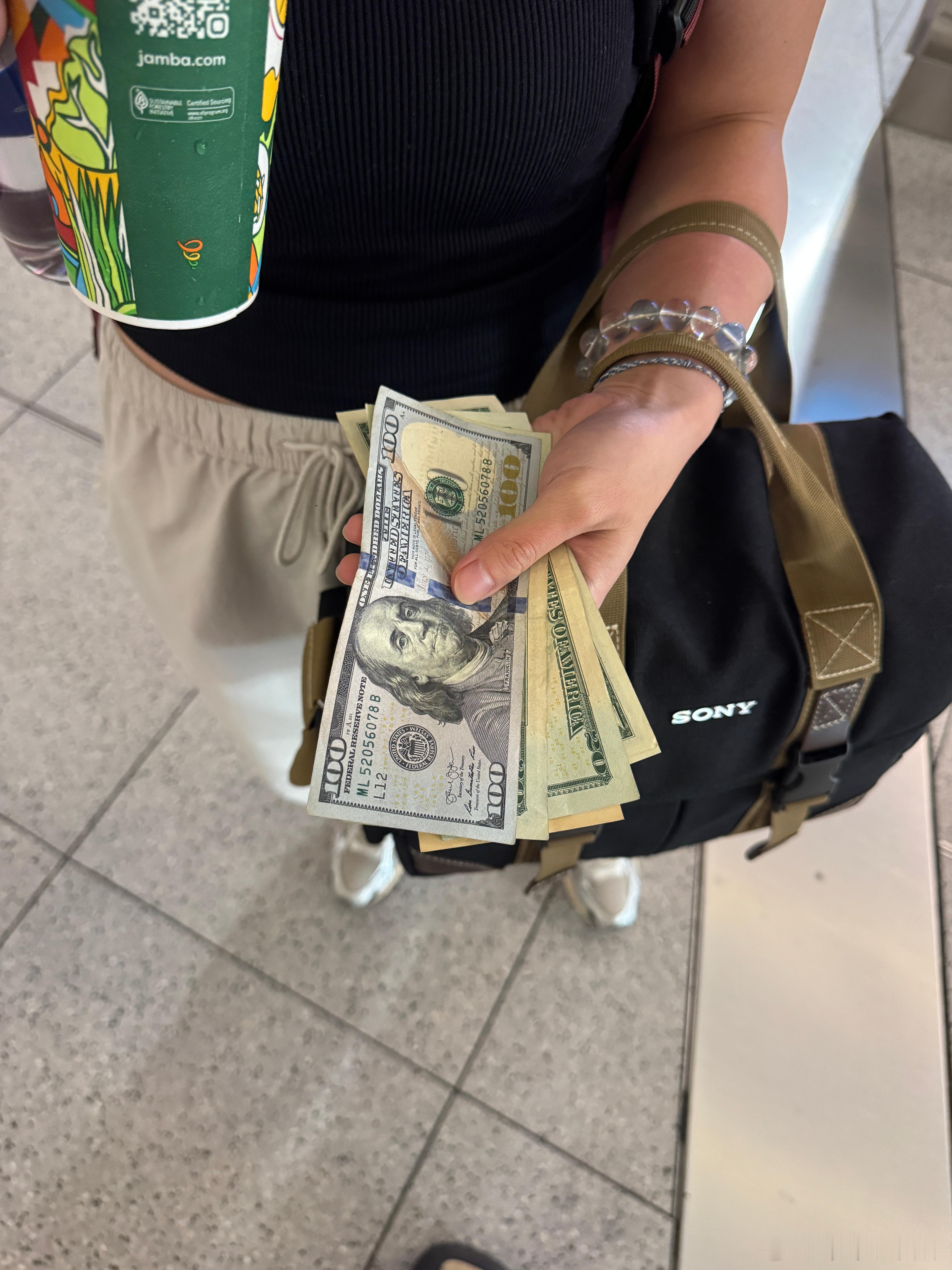 在拉斯维加斯转机layover赌了一把 短短10秒10刀换了157刀神婆alwa