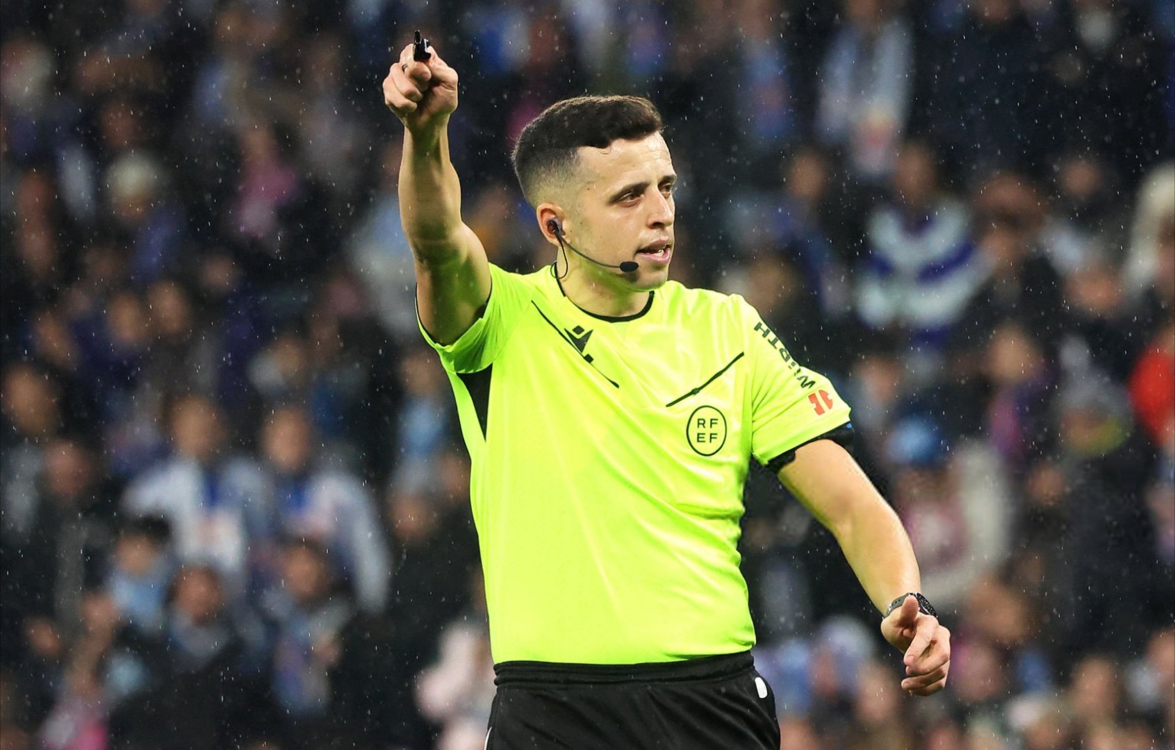 世体：裁判委员会对昨晚主裁维克托·加西亚在德比战中的表现非常满意。 裁判从未失去