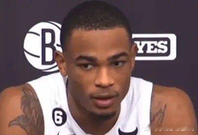 又看了一下复出后的克拉克斯顿录像，外防还是很可靠，杰伦布朗都很难打动，换防锋线问