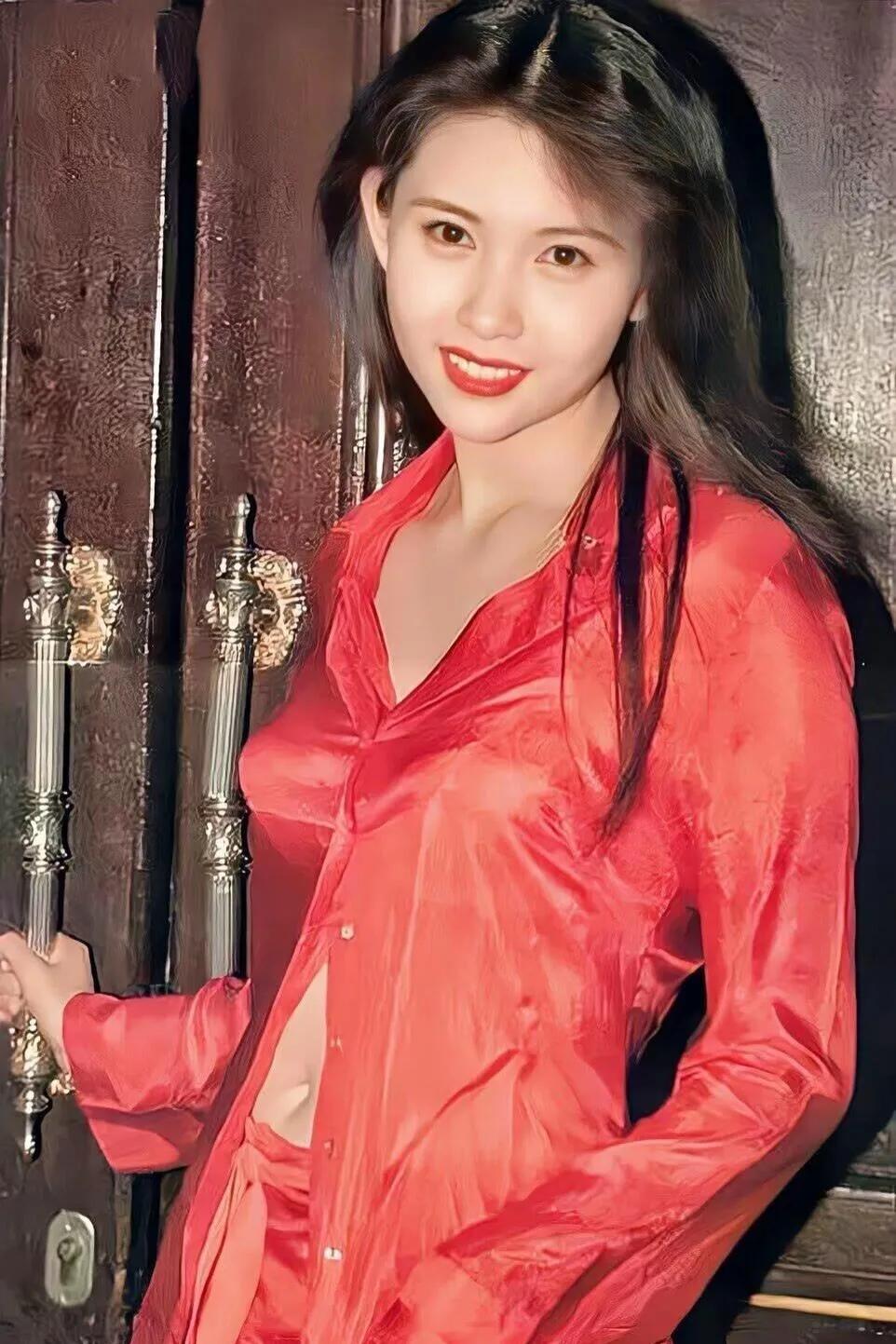 有几个男人抵挡得住这样的女神？搁我我也会爱上她！邱淑贞，90年代红透半边天！清纯