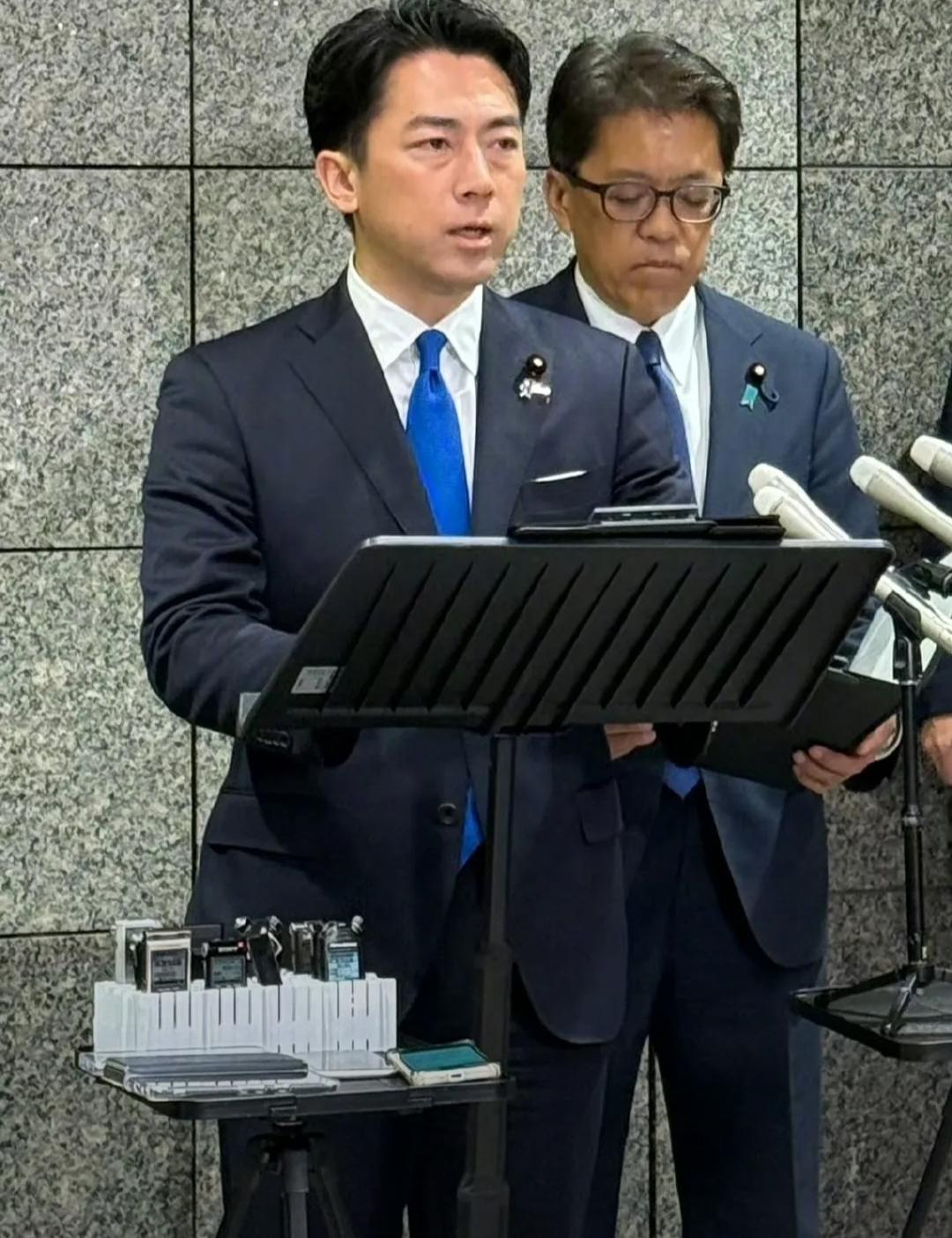 日本这戏真是越演越离谱了！今天凌晨紧急开记者会控诉中国，说12月6日傍晚在琉球群