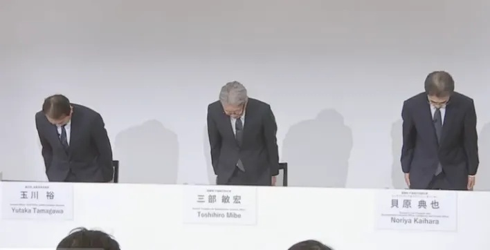 我不理解文/司马南这几个日本人撅起屁股，你知道他要干什么？隔壁王奶常说，一撅屁股