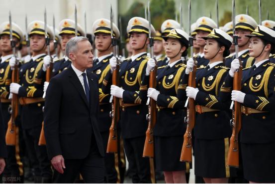 不服就干！加拿大打响反击第一枪，通告全球，断的就是特朗普退路。
 
1月14日，