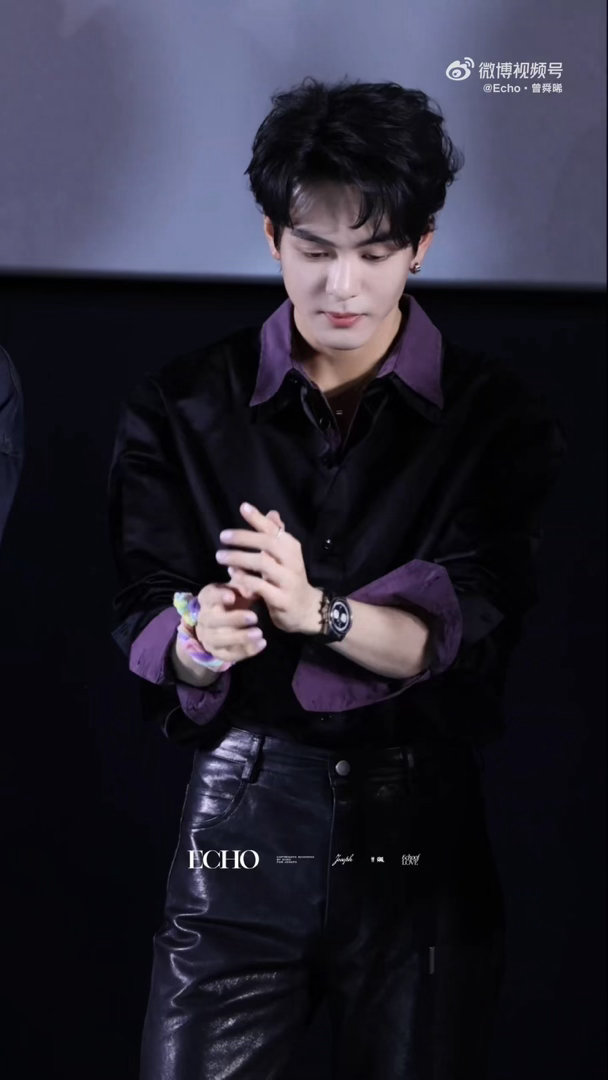 曾舜晞跳惊鸿一面手势舞曾舜晞形体课成果 惊鸿一面手势舞直接暴露好体态，这就是专业