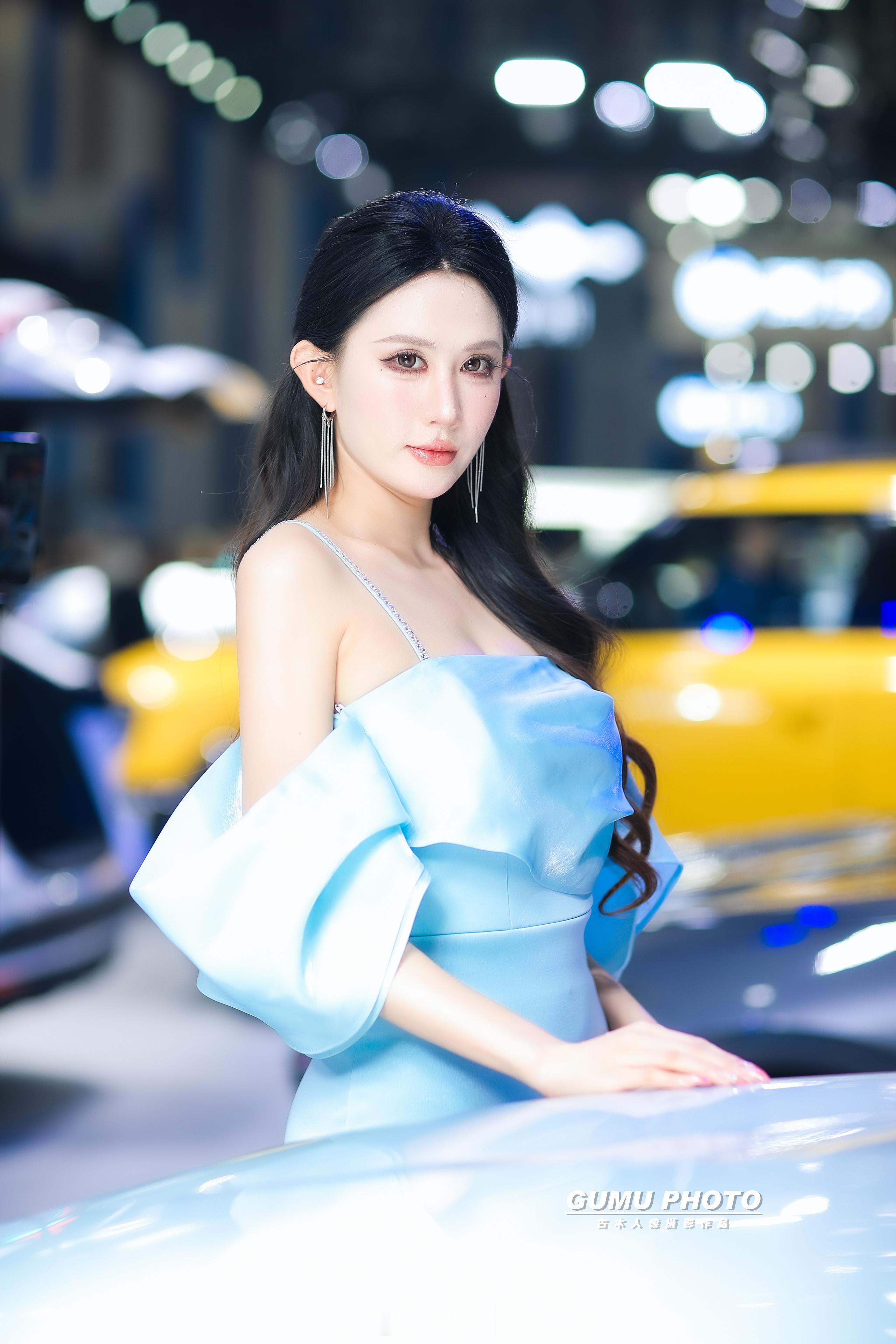 2026贵阳国际车展深蓝展台模特小姐姐2026贵阳国际车展   