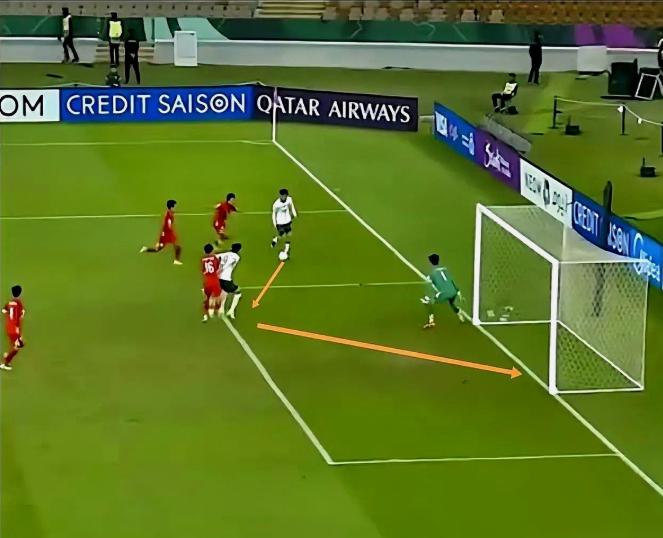 王玉栋那一脚，真能把人气出内伤。

王钰栋那一脚射门，看得人直憋气，绝佳得分机会