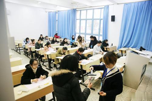【广东出台方案，鼓励校外培训“先学后付”】在前期征求意见的基础上，近日，广东省教