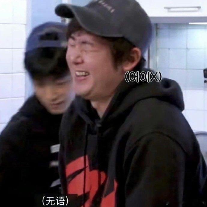 尼坤撞脸桃黑黑 尼坤最新状态真的惊呆了，身材管理彻底下线... 尼坤胖出双下巴