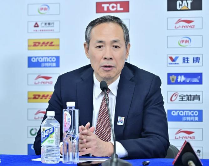 北京首钢  北京男篮vs青岛男篮 北京男篮战胜青岛之后，排名联盟第四，常规赛还剩