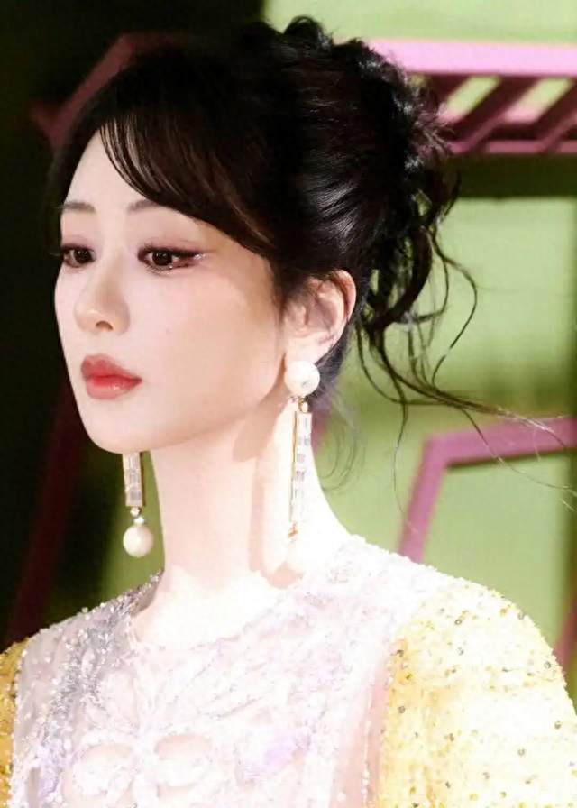 杨紫凭借多年扎实演技入围金鹰奖最佳女主角 观众期待她夺奖