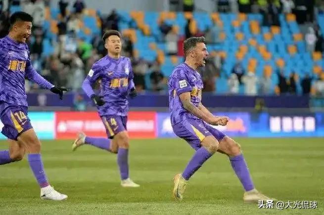 今天下午15:30，天津津门虎队将在主场迎战青岛海牛队。面对这支由青岛人李霄鹏执
