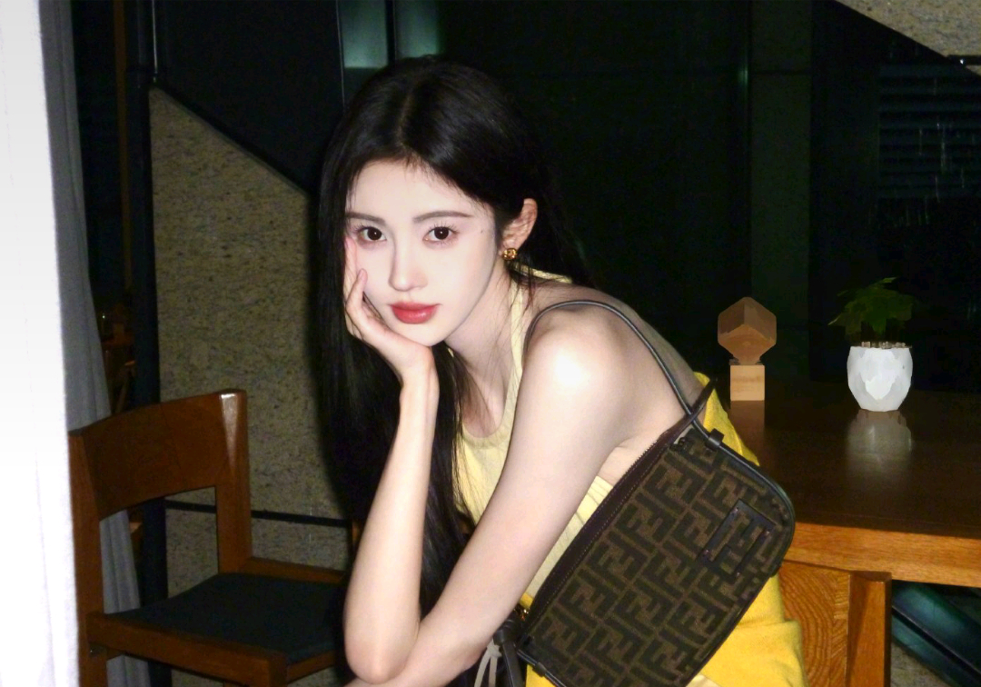 鞠婧祎 jjy鞠婧祎阿黛 在每一个还未与你相遇的过去中，我都有在努力