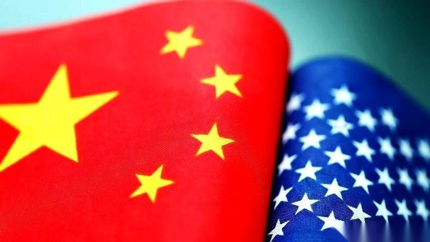 美国人以为，把140家中企拉进黑名单，再死死卡住先进芯片，这事就算成了。
他们等