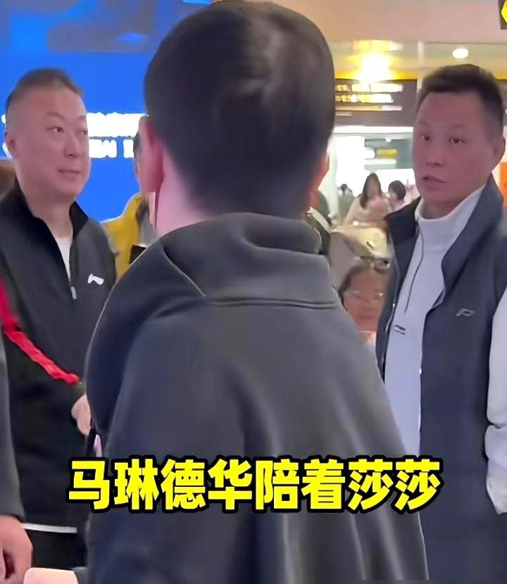 谁之前瞎猜孙颖莎的队医德华被逼退休的？脸疼不。
 
51岁的袁朝明守了国乒20年