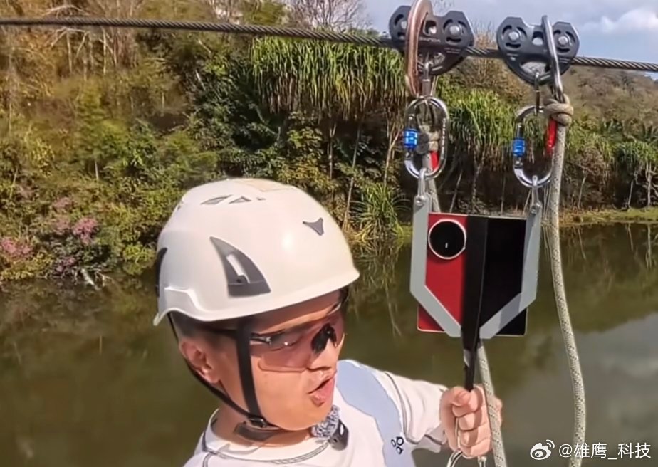 荣耀MagicV6带飞李杰灵 李杰灵也是真敢玩！这次直接把Magic V6作为承