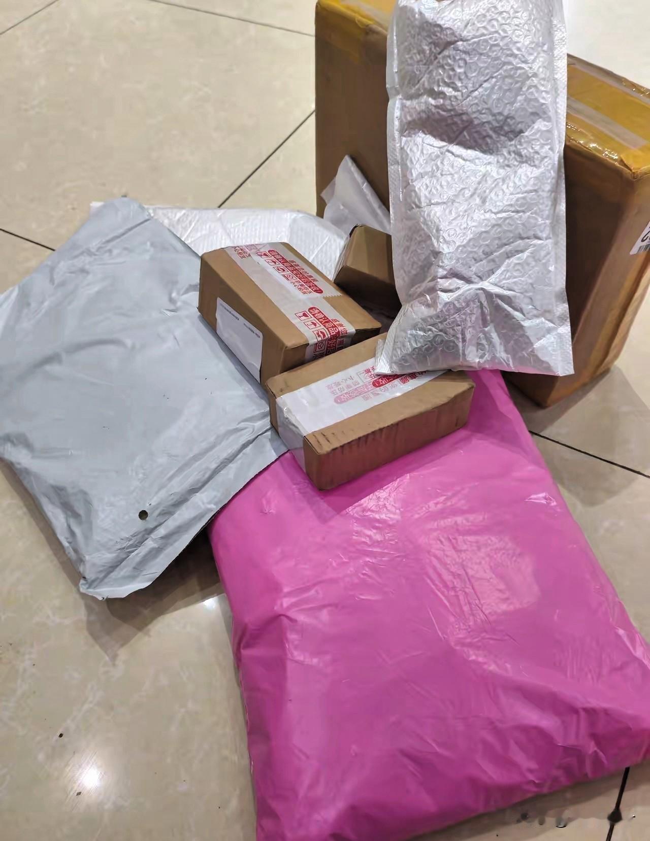 楼下的快递驿站取件方式改变了，
 改成自助取件后，明显感觉不如以前方便了。

之