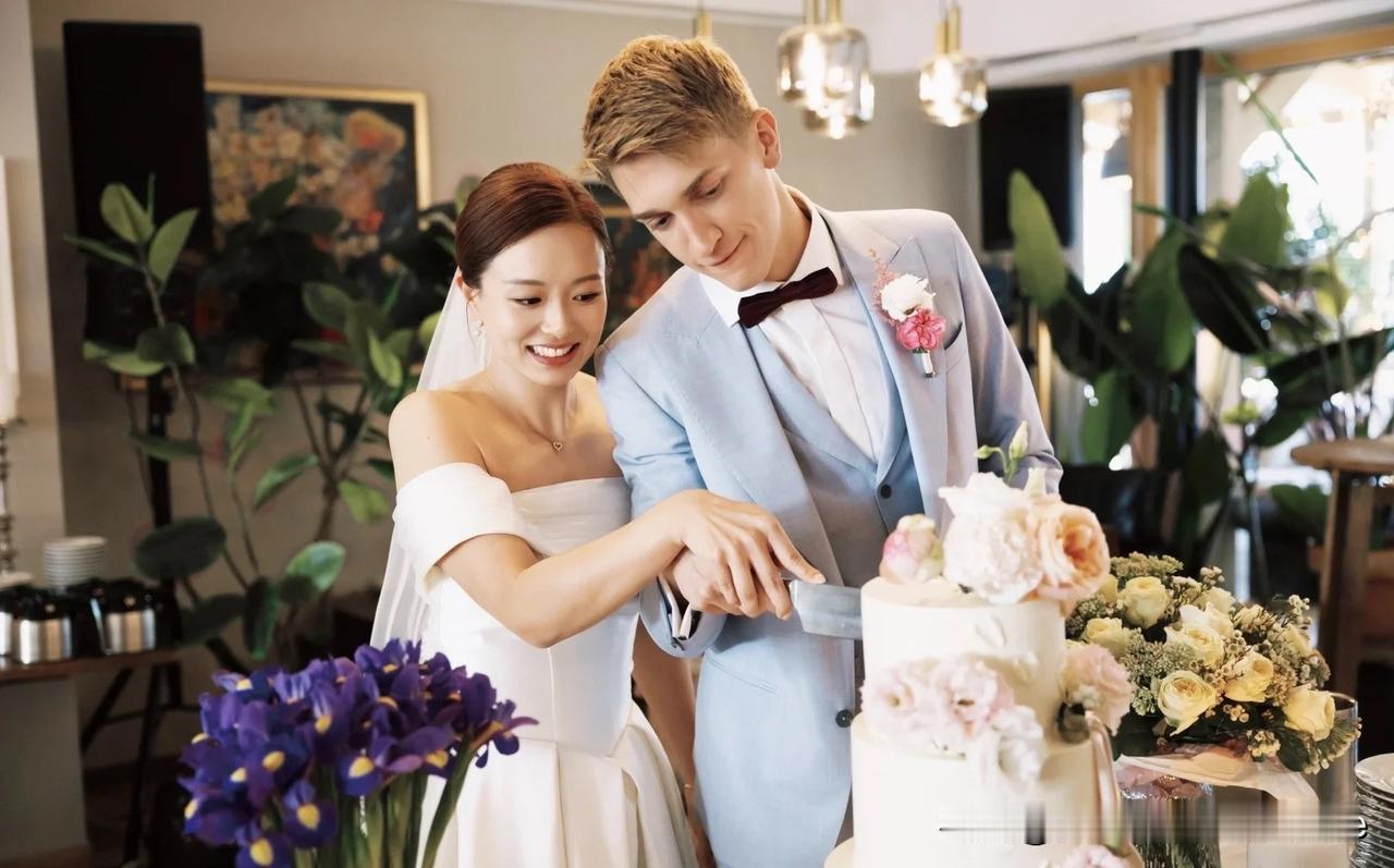瑞典名将卡尔伯格和德国选手万远结婚了，婚礼好热闹啊，恭喜恭喜🎉🎉
好多队友一