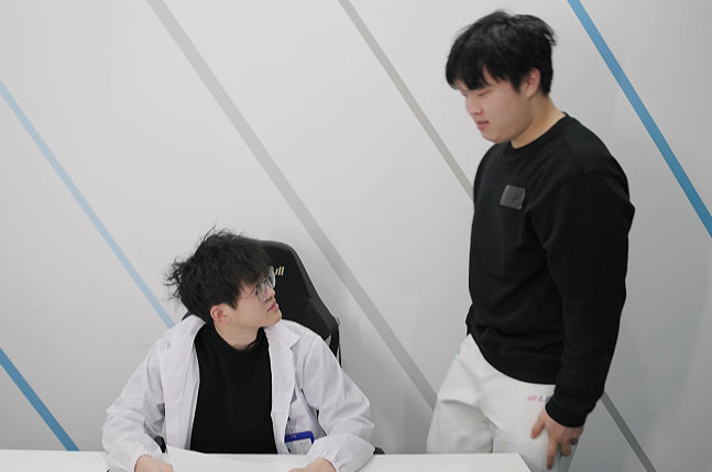 #xun建议bin不要硬钢##BLG上野联动# Xun你小子是不是私下偷偷下棋[