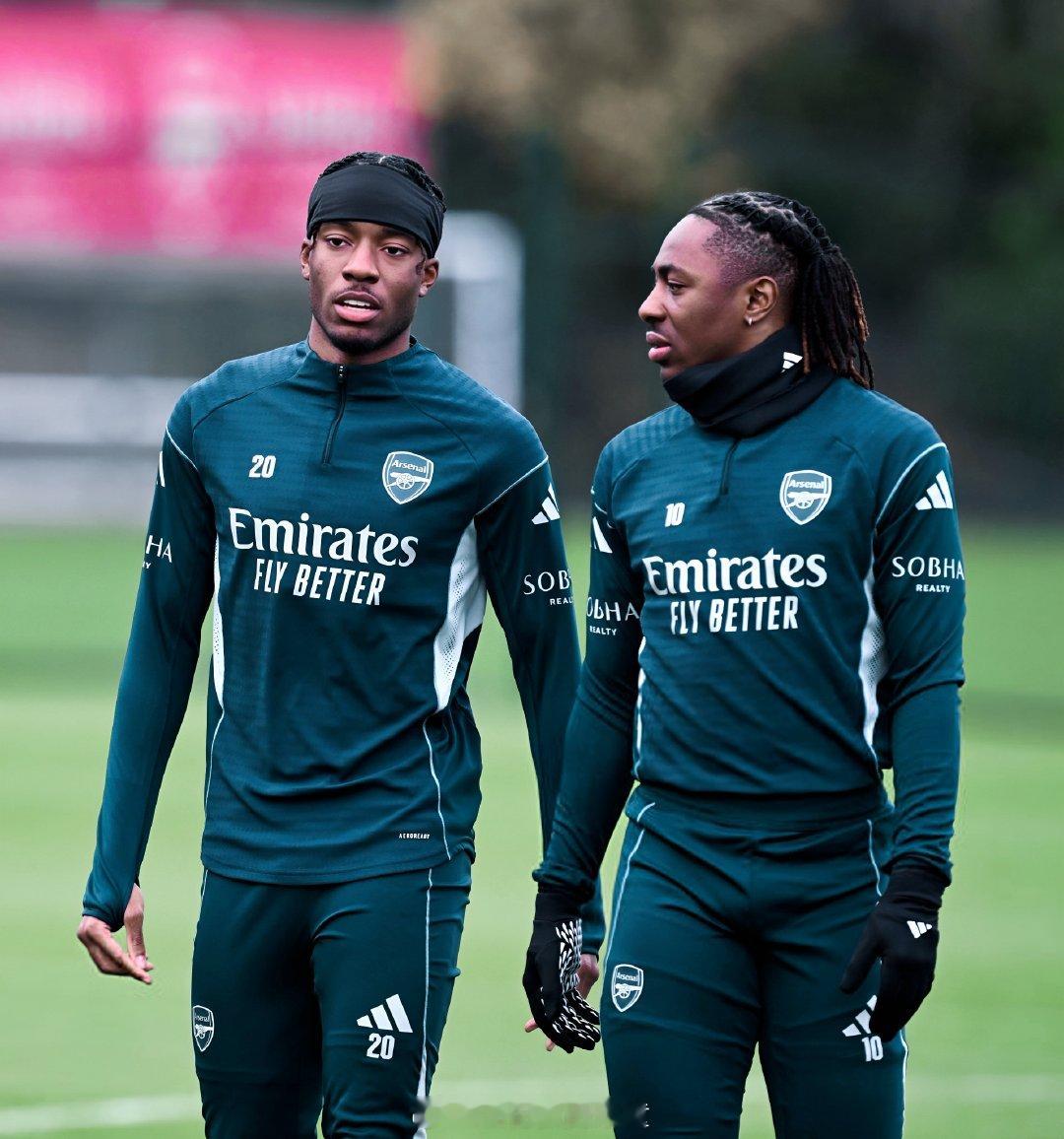 球队昨日训练照📸阿森纳vs狼队 英超联赛 阿森纳