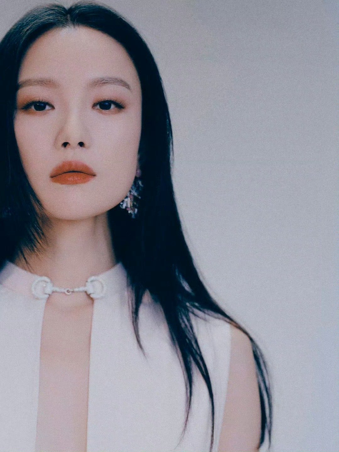 九敏！倪妮要不要这么美的呀，这组微博之夜出图让人越看越心动，将柔韧和力量集于一体