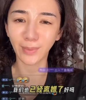 我的天啊！知道黄奕颜值长得不咋地，没想到卸妆后的样子令人吓一大跳，像了换个人。 