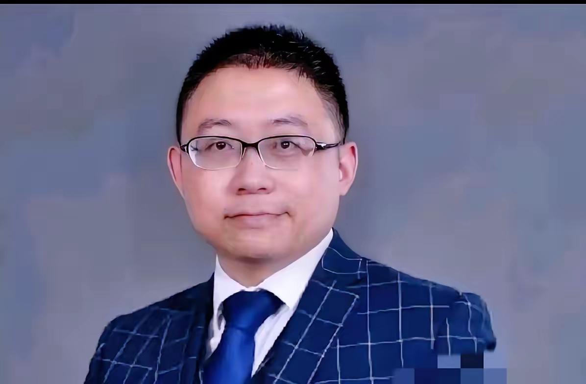 这就很搞笑了，真的是笑发财了。刚才还见那专家在镜头前唾沫横飞，摆着一副高高在上的