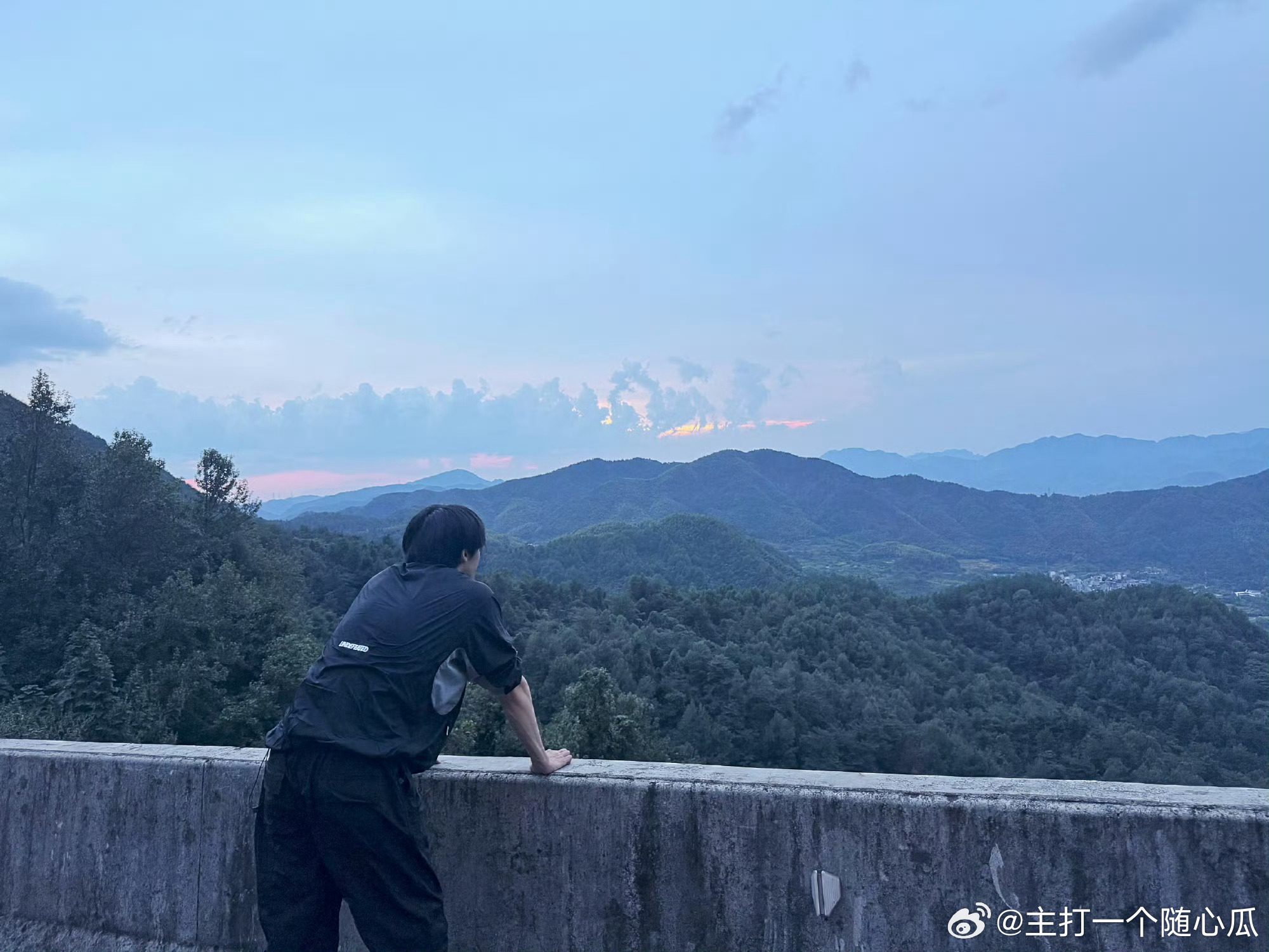 闫桉营业，炸毛了这是[哈哈] ​​​