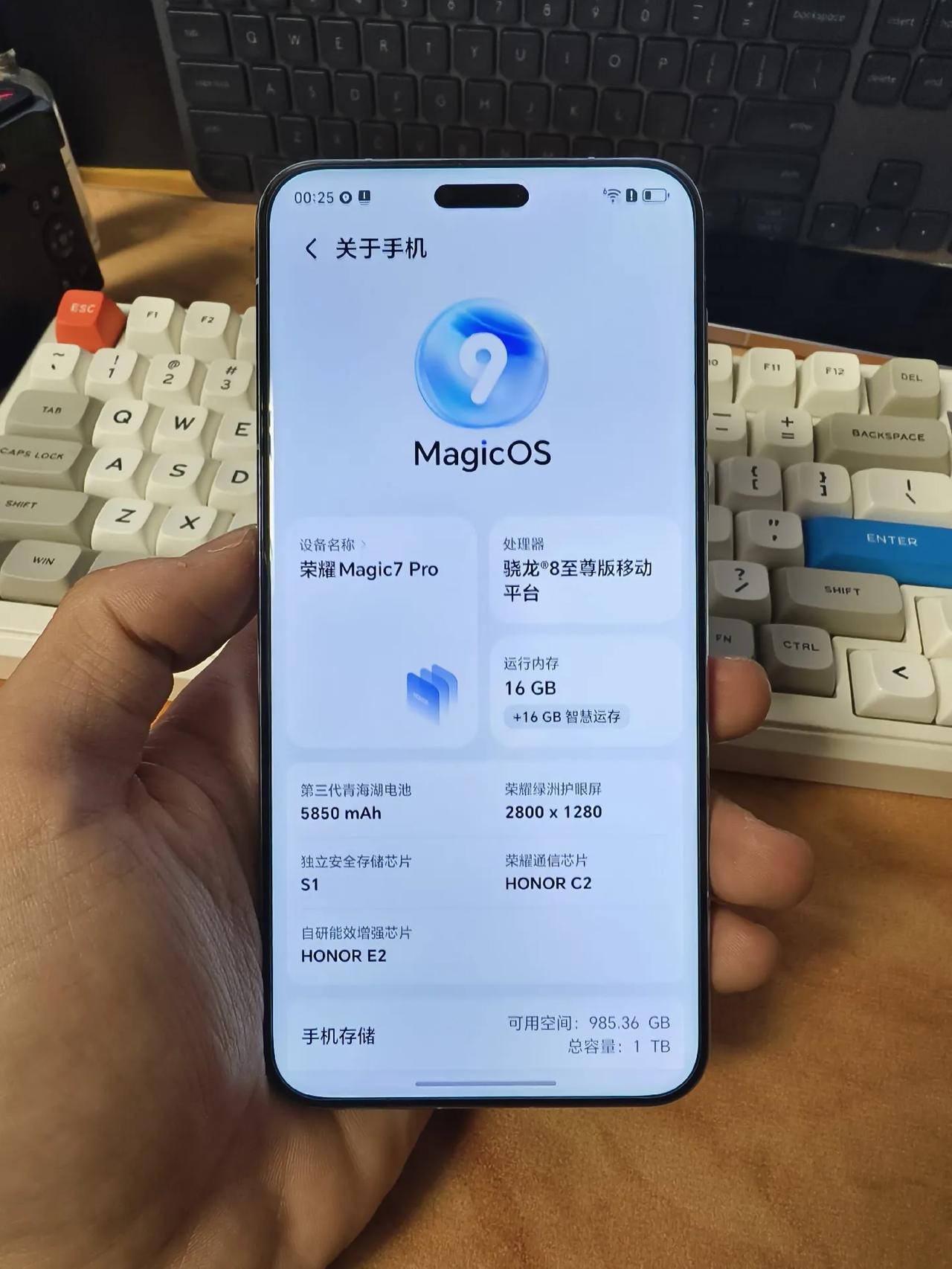 算来算去还是选旗舰机比千元机更省钱一些。

就拿荣耀Magic7 Pro来说吧，