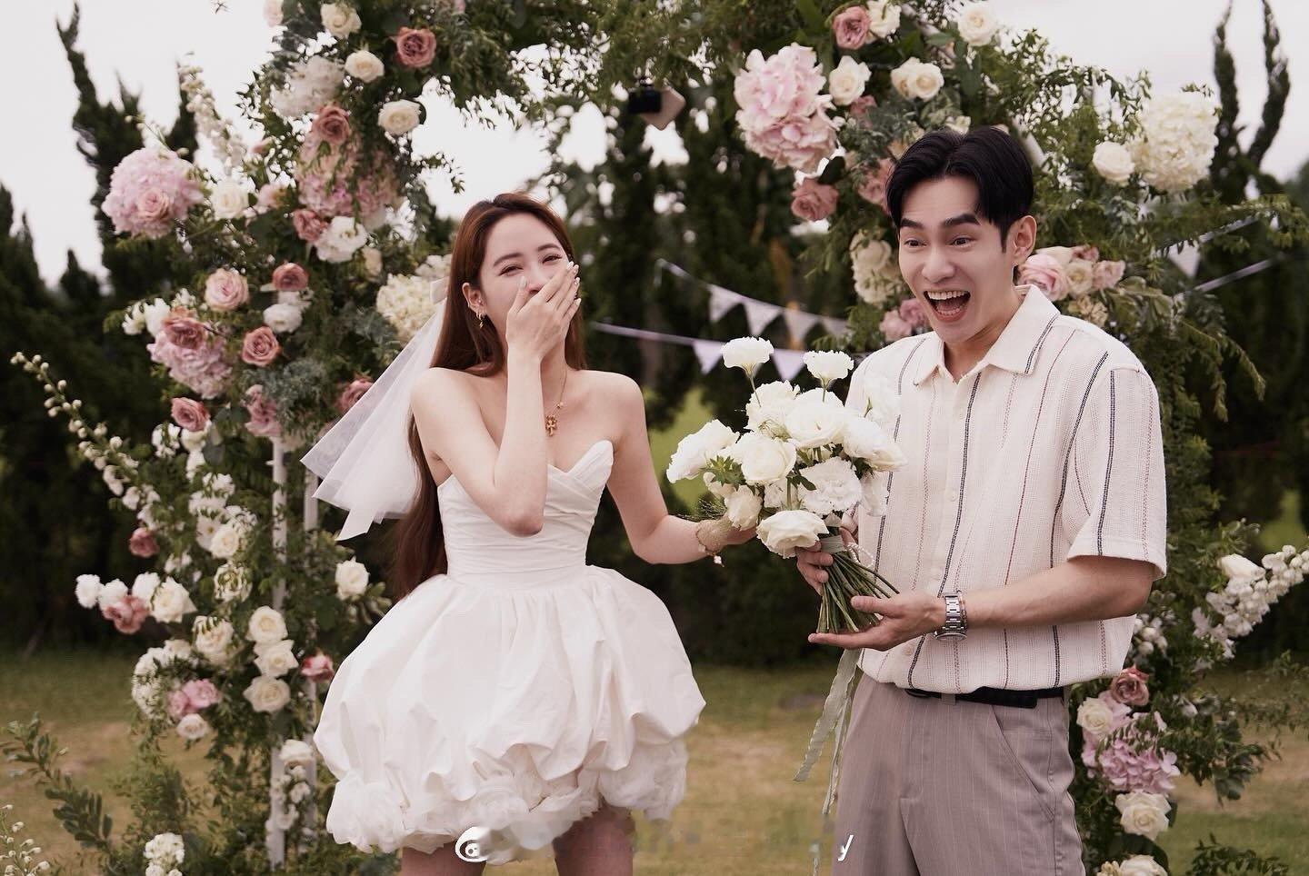 欧阳娜娜ins晒张书豪求婚姐姐欧阳妮妮～ ​​​